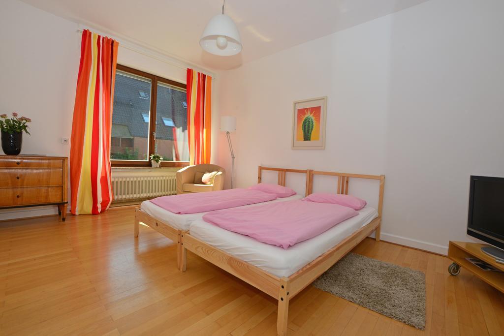 Moderne Ferienwohnung Deichstrasse Hennef  Camera foto